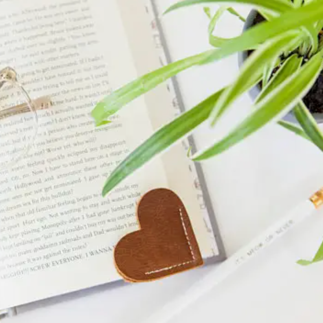 Rose gold heart-shaped leather bookmark, a chic and elegant accessory for your favorite book.