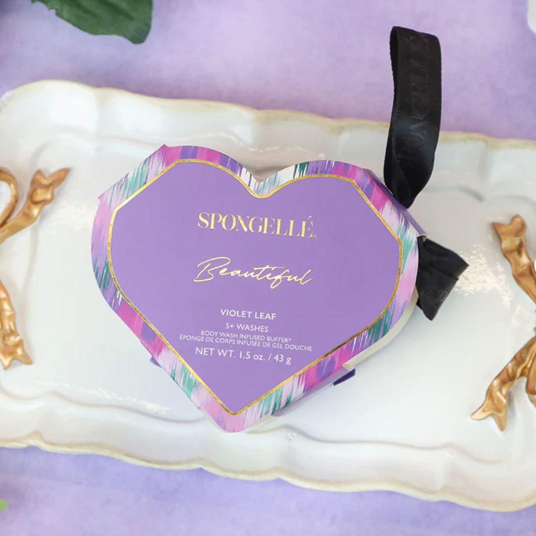 Experience pure pampering with Spongellé's heart-shaped buffer, enriched with violet for a fragrant cleanse.