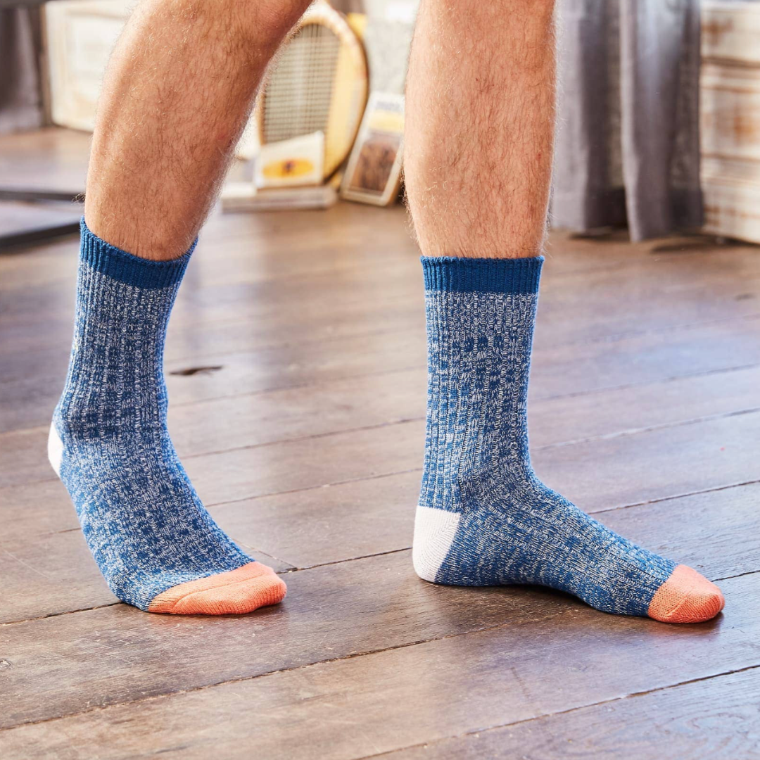 Cozy essentials: Billy Belt men's dark blue calf socks, perfect for chilly days and stylish comfort.
