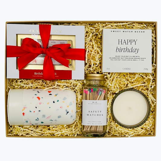 Gift set with candles, matches, tumbler, Teaspressa cocktail cubes and a card in a decorative box.