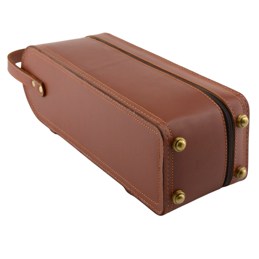Stylish brown leather bottle case with a zipper and a handle, designed for single bottle transport. The case is elegant and compact, with visible stitching and a smooth leather finish.