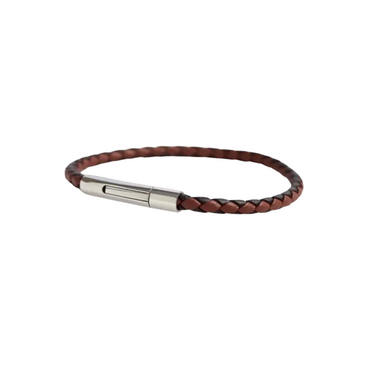 Stylish and modern woven brown leather bracelet for men, combining durability, comfort, and timeless style, ideal as a versatile accessory or thoughtful gift for him.
