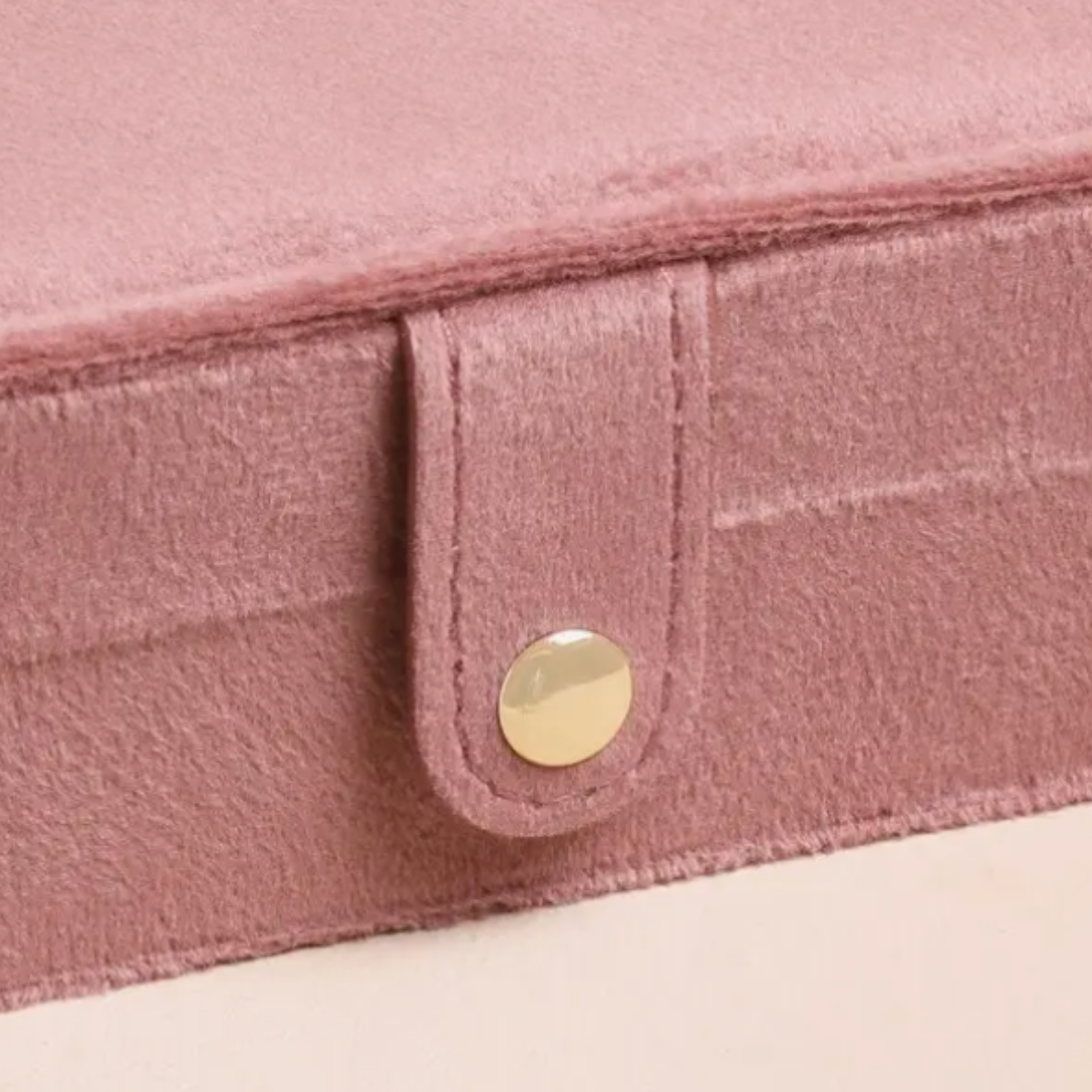 Stylish and practical travel jewelry box in rose pink velvet, designed with multiple compartments, a mirror, and storage for necklaces, rings, and studs.